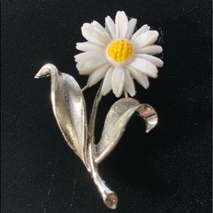 Vintage Sarah Coventry Daisy Pin